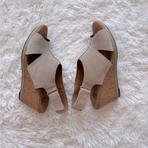 🤍New! Clarks Beige Wedge Sandals